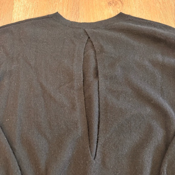 Vince Women’s 100% Cashmere Crewneck Sweater Open Back Black Size XS - Picture 6 of 8